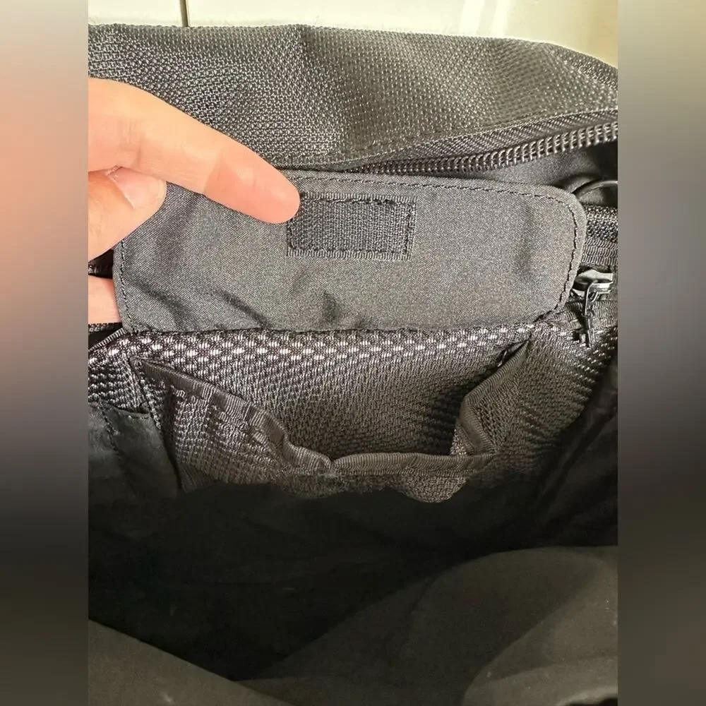 TUMI Black Crossbody Messenger Expandable Bag Purse Nylon With Leather Trim
